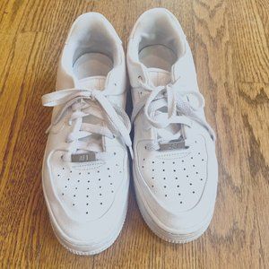 NIKE AIR FORCE 1 iconic sneakers, women's 7, excellent condition, AR5339-100